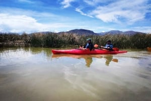 プノ発：ティティカカ湖でカヤック、ウロス島とタキレ島を訪問（終日）