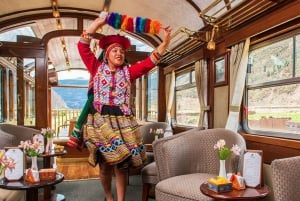 Fra Puno: Reis til Cusco med Titicaca Train All Inclusive