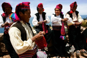 Från Puno: Uros och Taquileöarna heldagstur med lunch