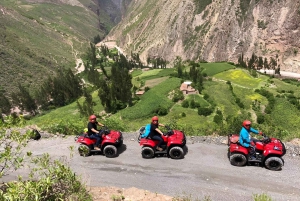 Vanuit Urubamba: quadtour naar de Perolniyoc-waterval