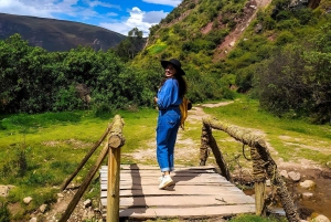 Vanuit Urubamba: quadtour naar de Perolniyoc-waterval