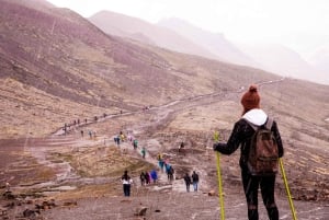 Escursione di un'intera giornata sulla Montagna Arcobaleno