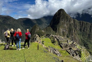 Tour guiado de Machu Picchu desde Aguas Calientes