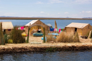 Excursión de medio día por el Lago Titicaca a las Islas Flotantes de los Uros