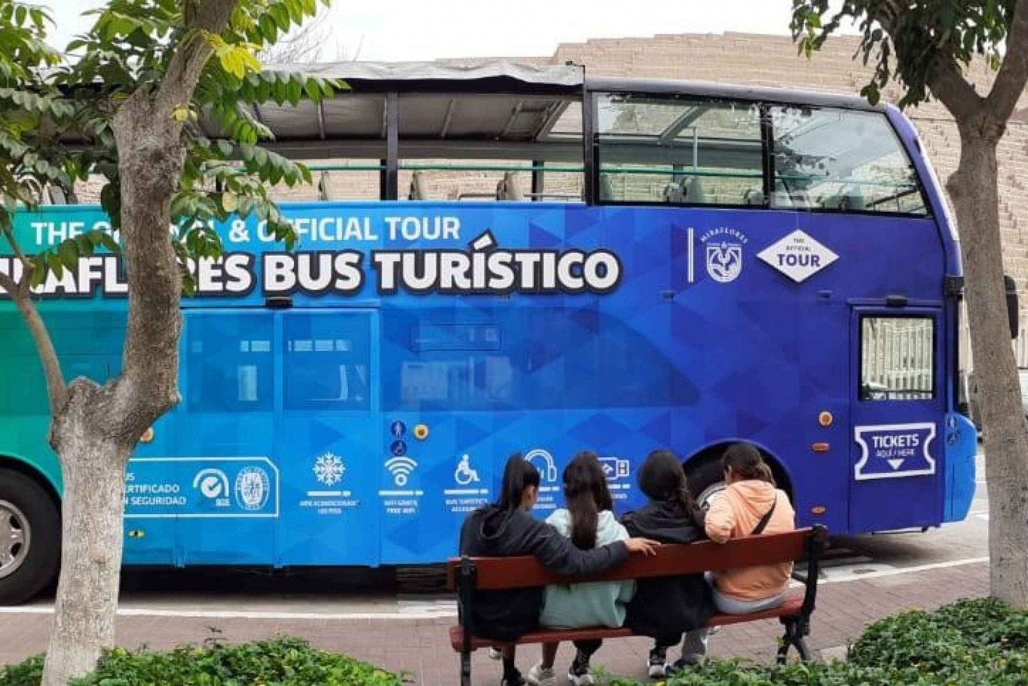 Hop on - Hop Bus in Miraflores