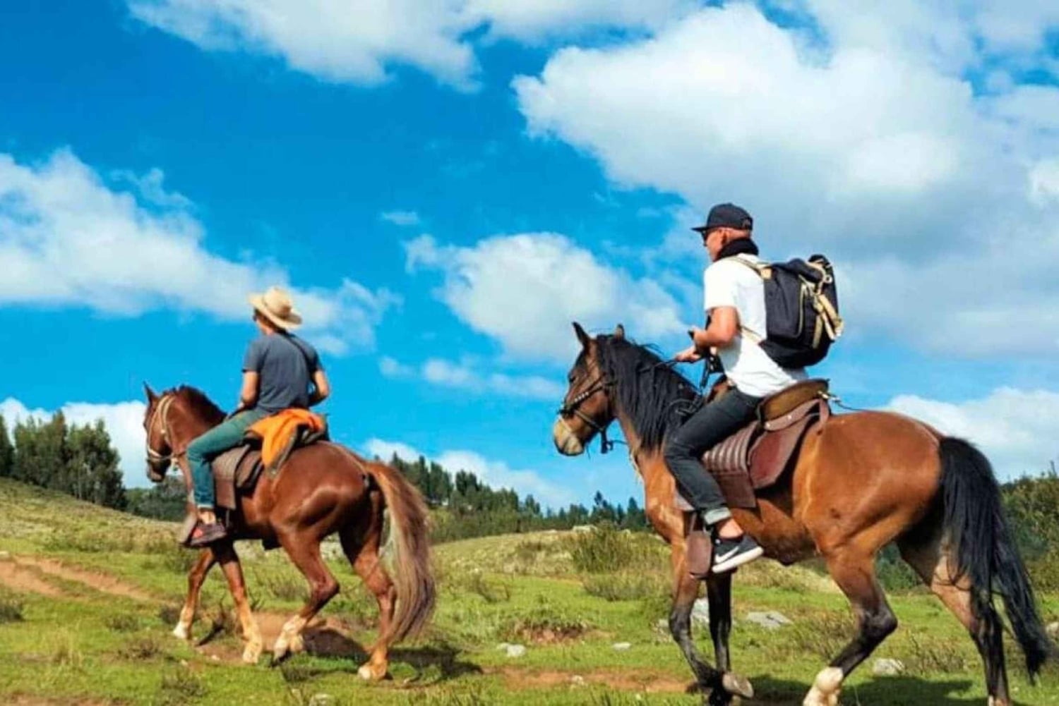 月の神殿とチャカンの丘への乗馬
