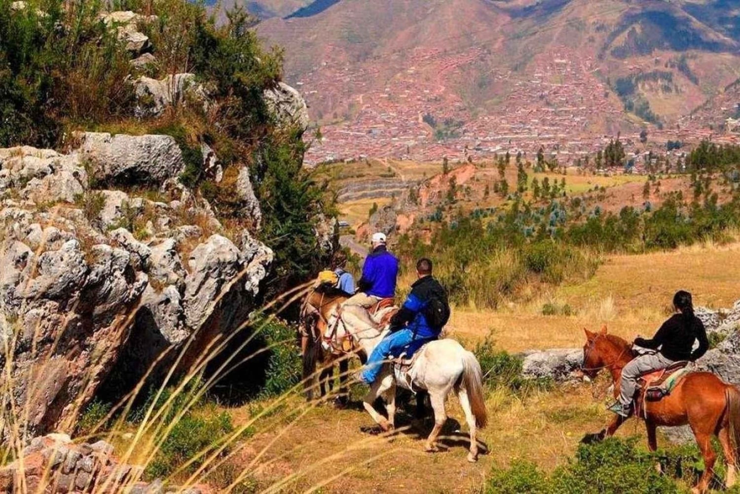 月の神殿とチャカンの丘への乗馬