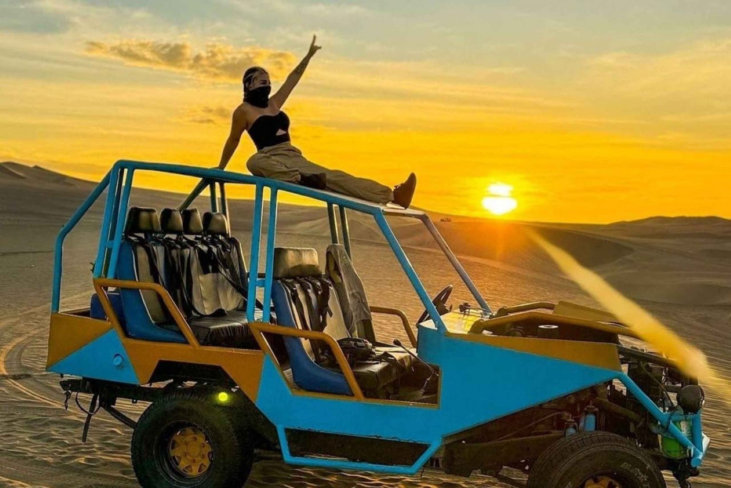Huacachina: Buggy Tour with Sandboarding in the Dunes