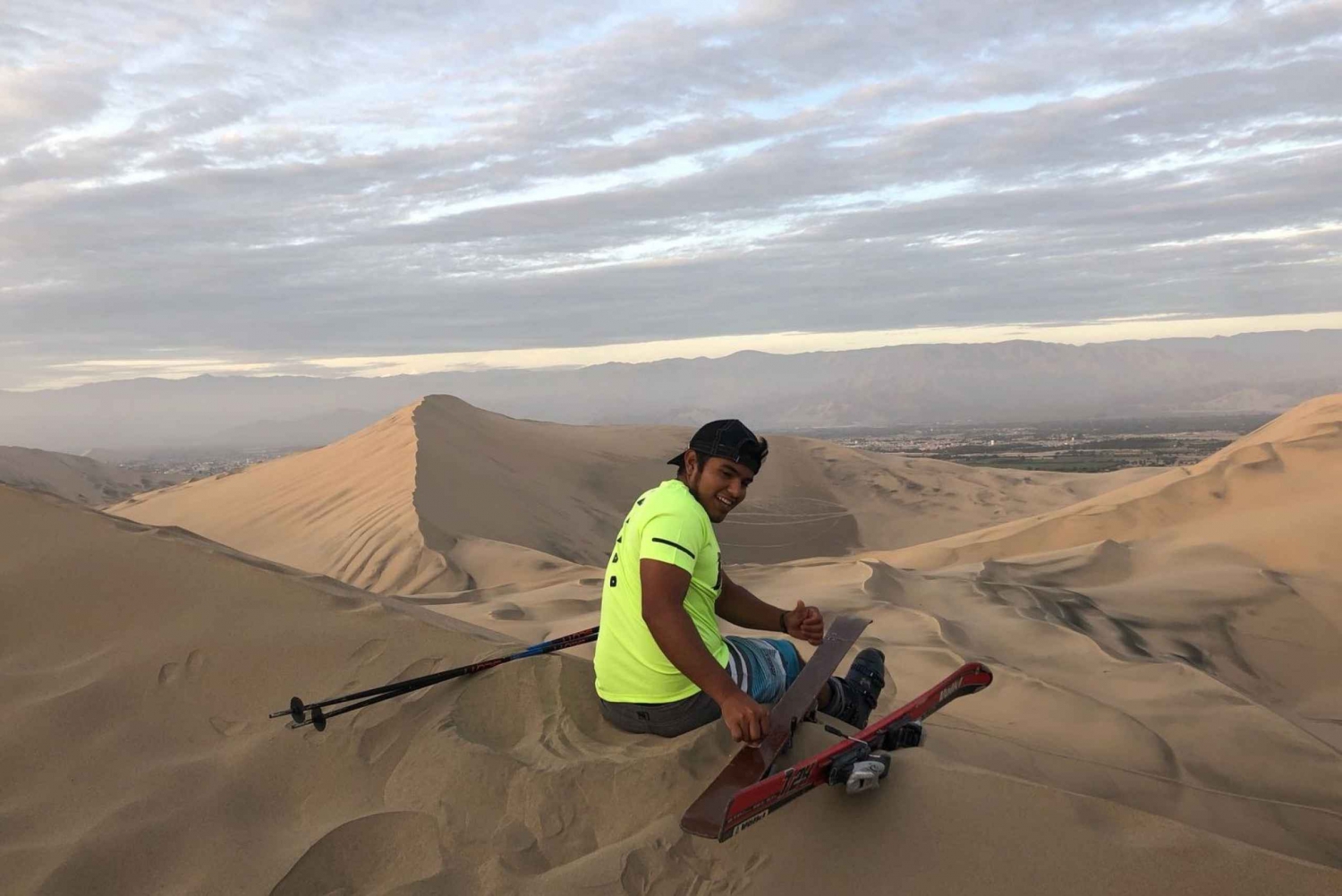 Huacachina: Desert Buggy Tour and Sandboarding