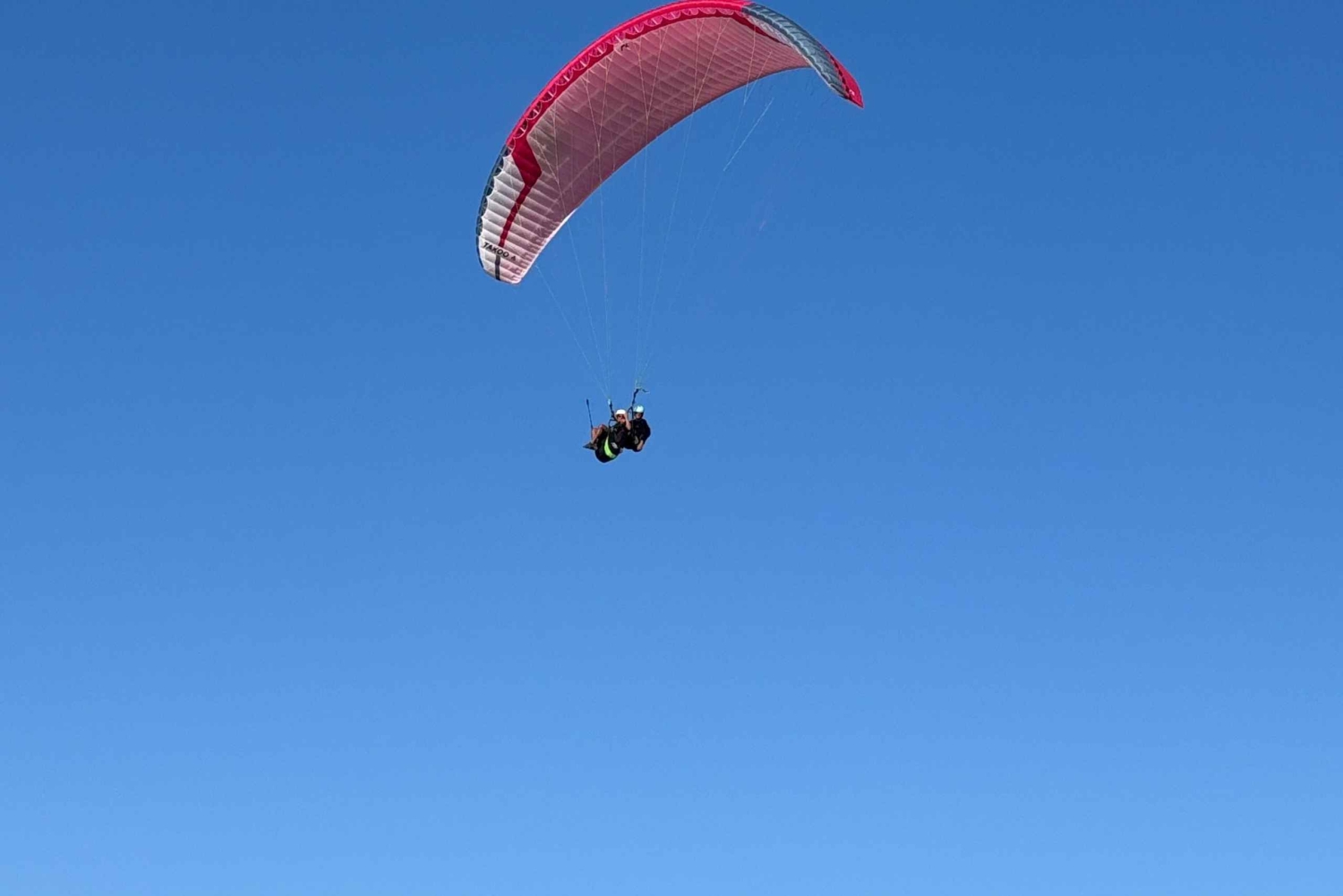 Huacachina: Paragliding over the Peruvian desert