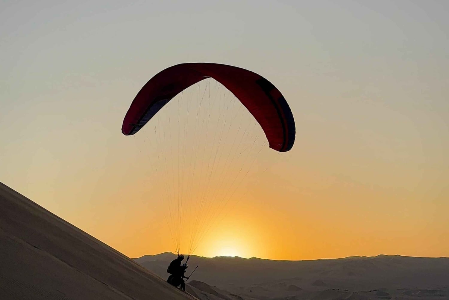 Huacachina: Paragliding over the Peruvian desert