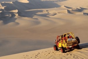 Huacachina: Hiekkalautailu ja 4x4 aavikkoseikkailu