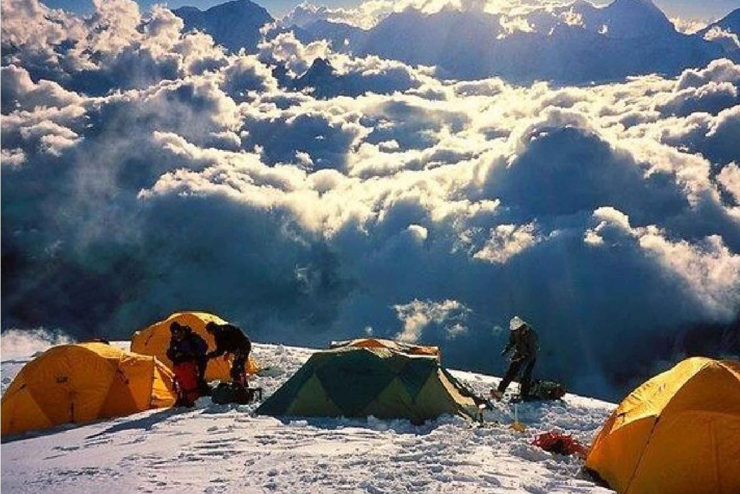 ワラスネバド・チョピカルキ6354m4日間登山ツアー