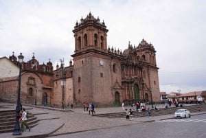I Cusco: Vandringstur gjennom det historiske sentrum av Cusco.