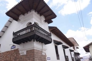 I Cusco: Vandringstur gjennom det historiske sentrum av Cusco.