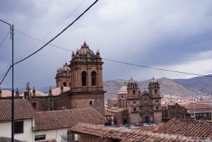 I Cusco: Vandringstur gjennom det historiske sentrum av Cusco.