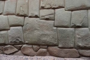 I Cusco: Vandringstur gjennom det historiske sentrum av Cusco.