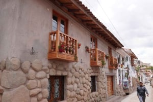 I Cusco: Vandringstur gjennom det historiske sentrum av Cusco.