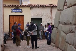 I Cusco: Vandringstur gjennom det historiske sentrum av Cusco.