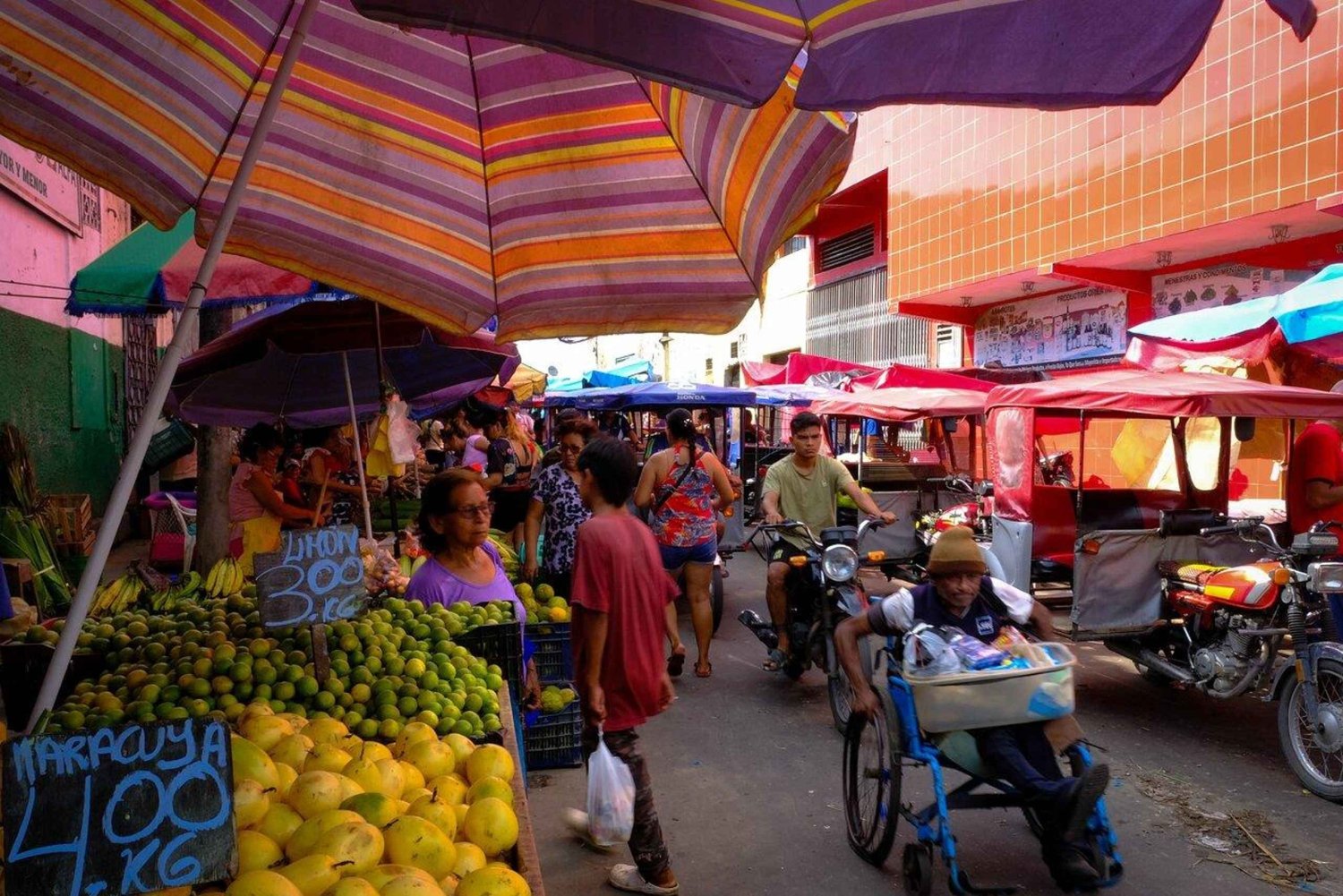 Iquitos: Tour durch das schwimmende Dorf und den Belen-Markt