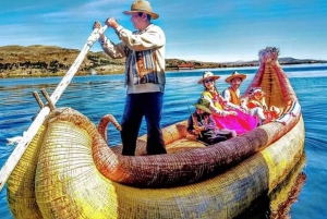 Kayak en la Isla Flotante de los Uros y Taquile en speadboat