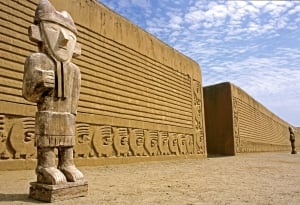 La Libertad - Pyramids and Colonial Ambience