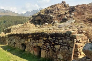 Laguna Rocutuyoc and Honkopampa Ruins Private Service