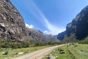 Laguna Rocutuyoc and Honkopampa Ruins Private Service