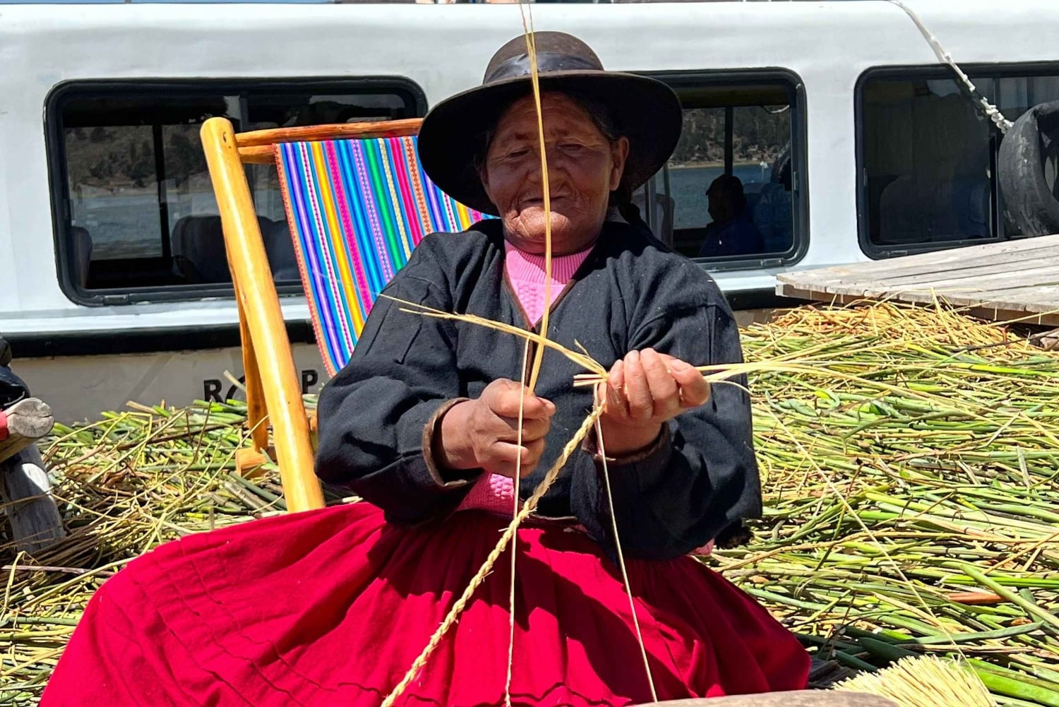 Lago Titicaca:Isla Flotante Chimu con talleres en tejido de totora y pesca