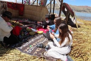 Lago Titicaca:Isla Flotante Chimu con talleres en tejido de totora y pesca