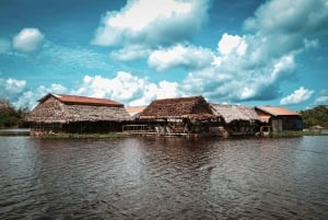 Leticia: 2-day, 1-night Jungle and River Safari with accommodation in a Floating House