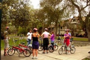 Lima: 3.5-Hour Cycling Tour of San Isidro and Miraflores
