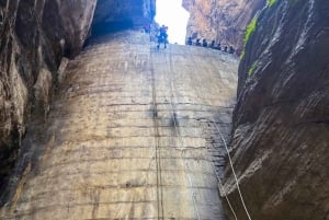 リマ：アウティシャ渓谷 + 懸垂下降 + シェケ地下滝