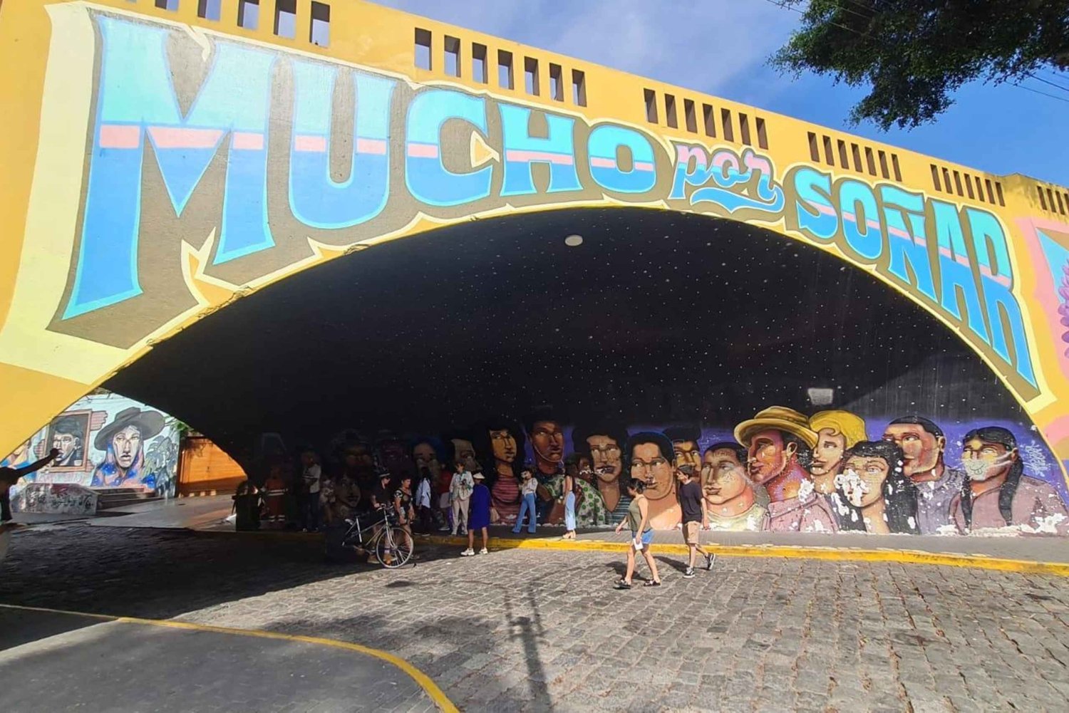 Lima: Barranco, Magic Water Circuit and Dinner Show