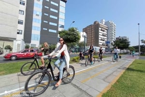 Lima Bike Tour: La Costa Verde & Jesus Statue in Chorrillos