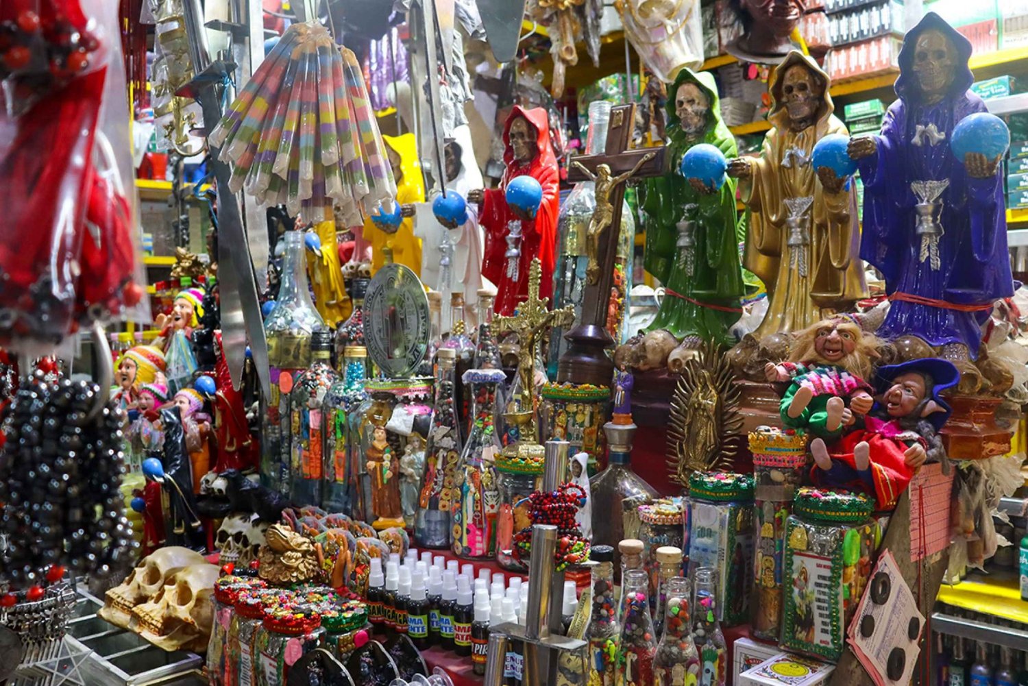 Lima: Bizarre Tour in Gamarra (Witches Market)