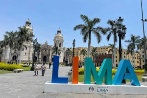 Lima: City Highlights Walking Tour & Catacombs