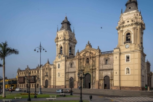 Lima: City Tour, Traditional Dinner, and Illuminated Water Show