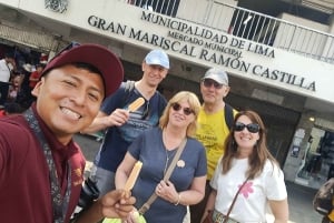 Lima: City Walking Tour with Catacombs and Fruit Tasting