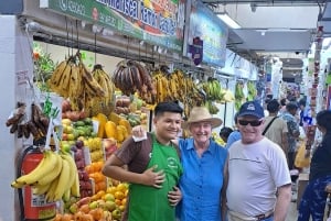 Lima: City Walking Tour with Catacombs and Fruit Tasting