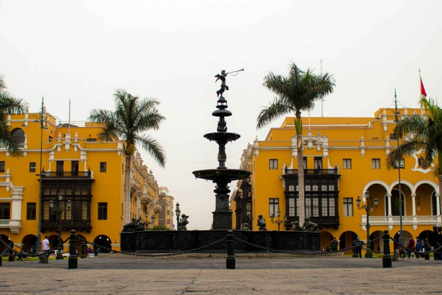 Lima: Colonial City Tour with Catacombs Visit