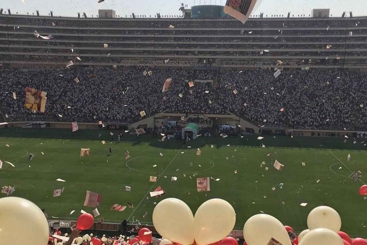 Lima: Enjoy a football game all included with a local guide