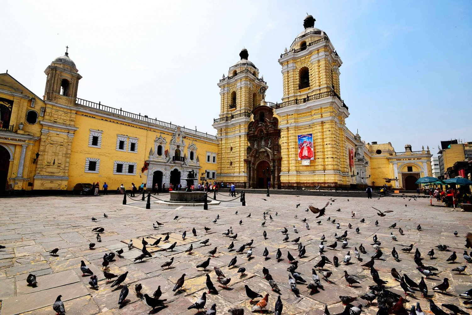 Lima: Flavors and Tradition Walking Tour with Food Tasting