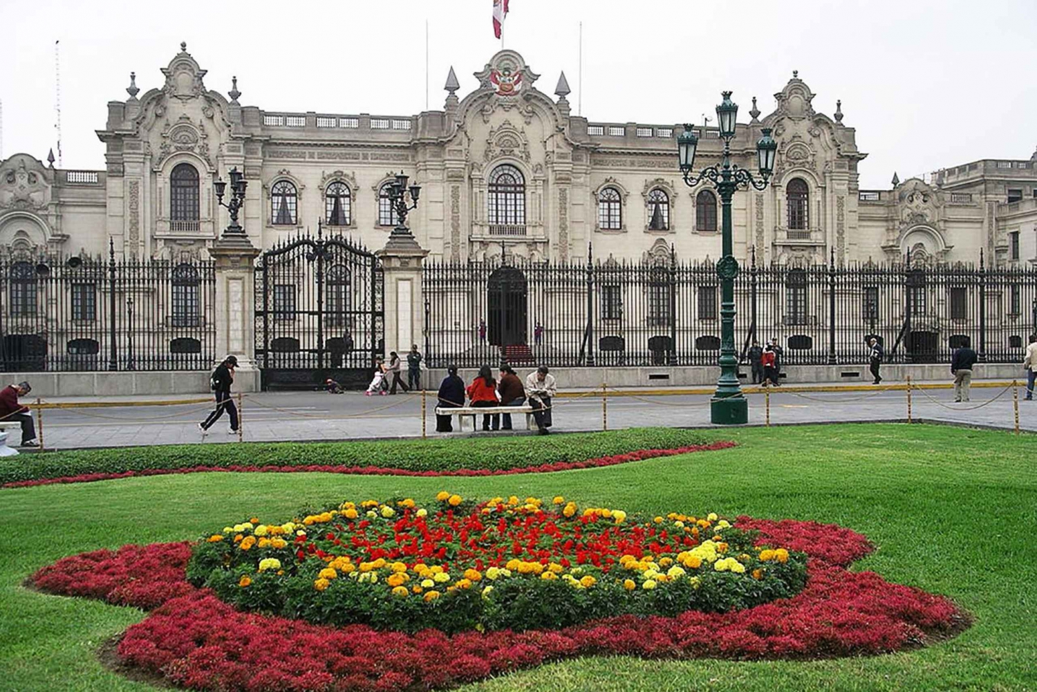 Lima: Half-Day Past & Present City Tour with Larco Museum