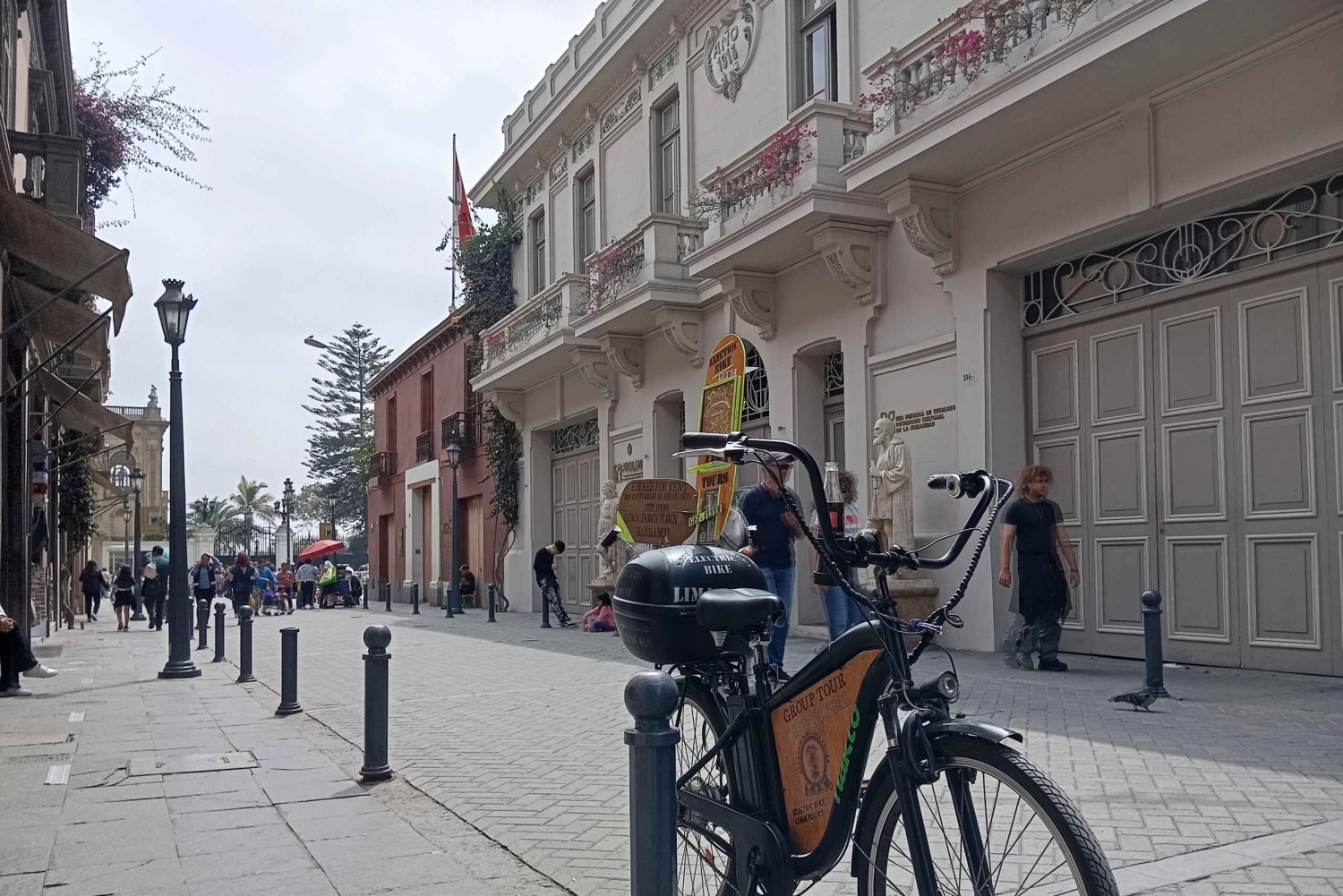 Lima: Historic Center E-Bike Tour with Guide