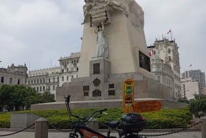 リマ：ガイド付き歴史地区電動自転車ツアー