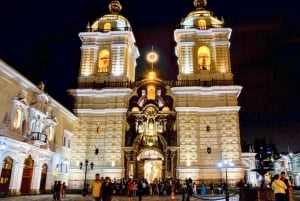 Lima: Historic Center Street Food & Old Taverns Experience