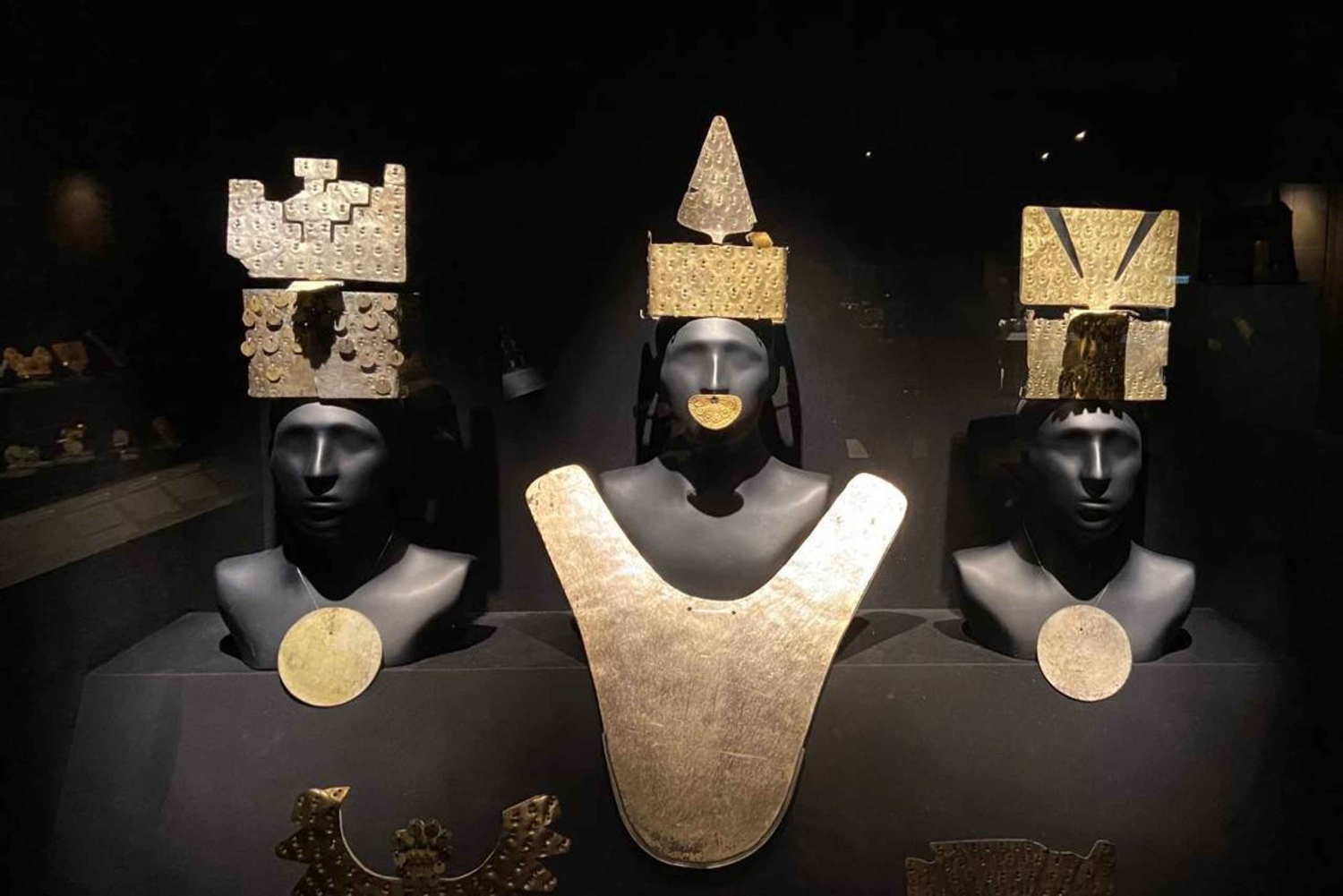 Lima: Huaca Ruins and Larco Museum at Night with Dinner