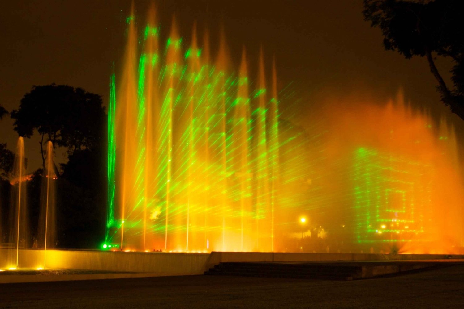 Lima: Magical Water Circuit & Dinner Show
