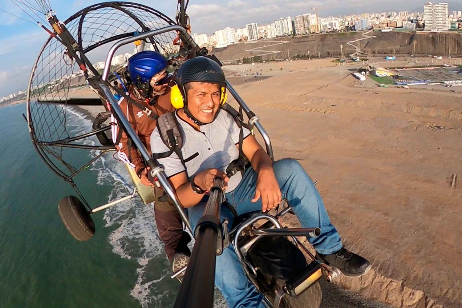 Lima: Paragliding Experience with HD Video costa verde